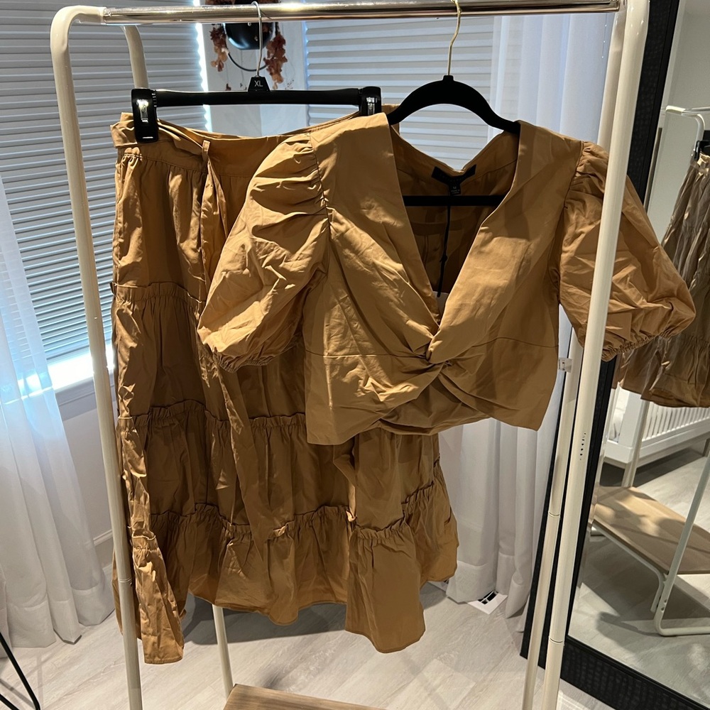 Vici tan skirt and top 2 piece set, size M NWT